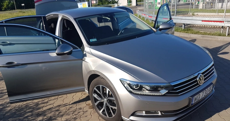 Volkswagen Passat cena 59900 przebieg: 156500, rok produkcji 2015 z Warszawa małe 191